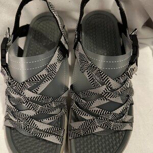 Skechers Reggae Woods Women’s 8 Gray Sport Sandals Comfort Walking